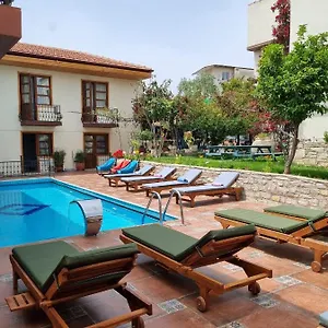 Sezgin Kuşadası