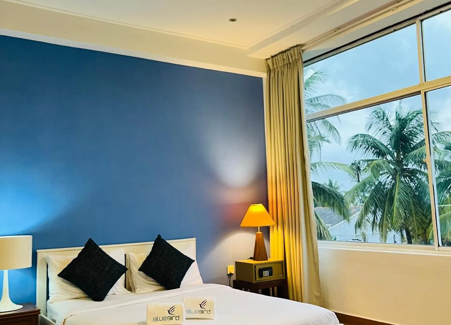 The Cave By Blue Bird Hotel Negombo Sri Lanka