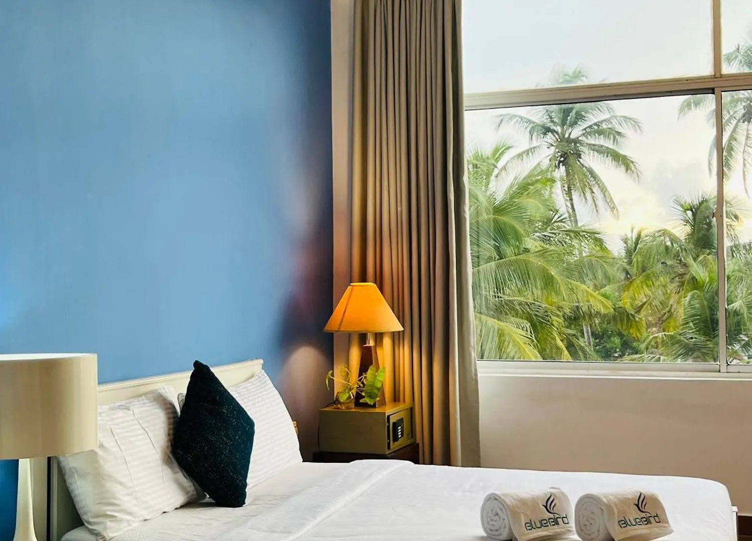 The Cave By Blue Bird Hotel Negombo 0*,  Sri Lanka
