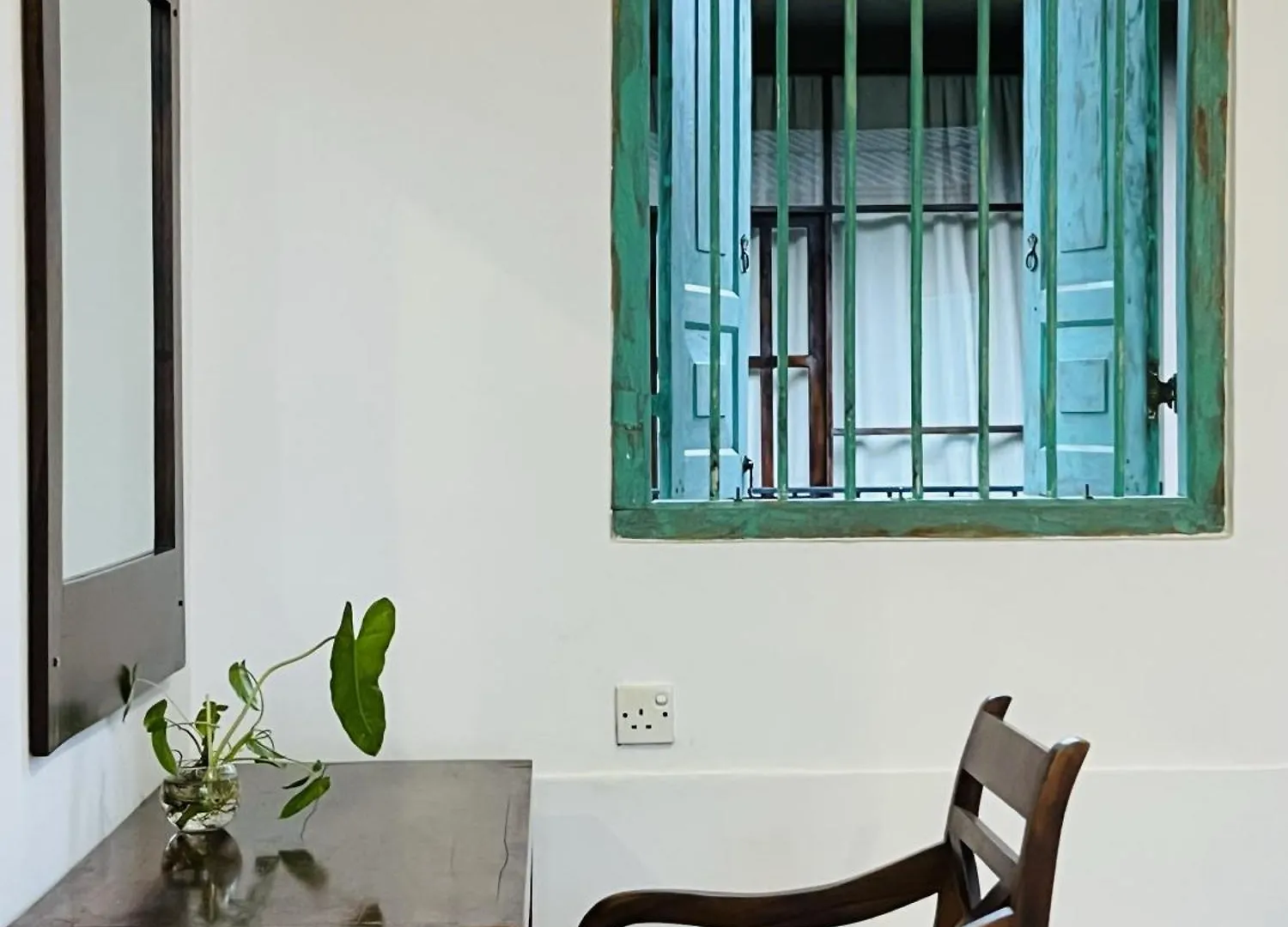 The Cave By Blue Bird Hotel Negombo
