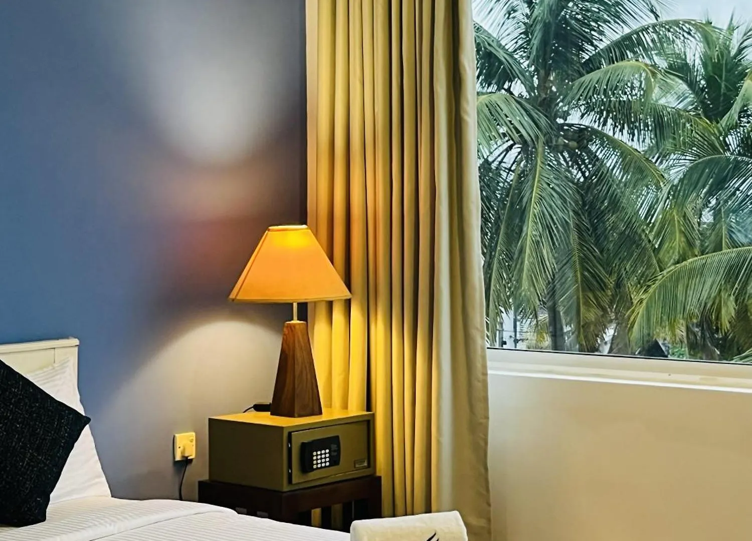 The Cave By Blue Bird Hotel Negombo Sri Lanka