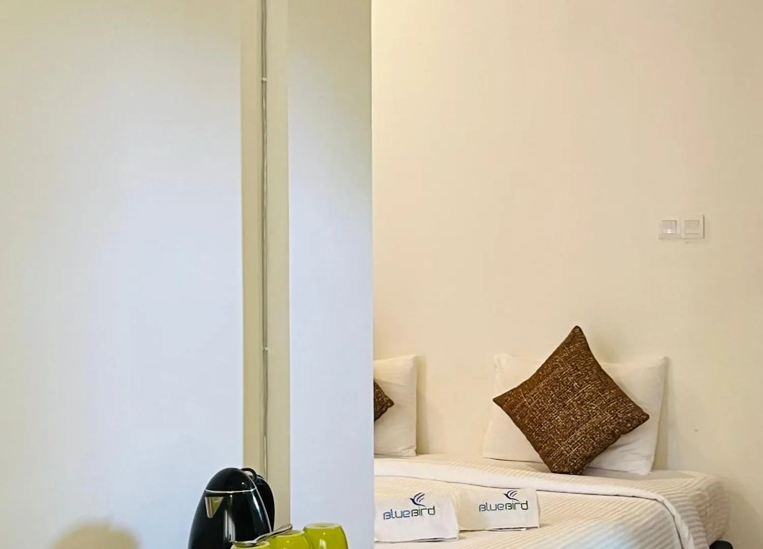 The Cave By Blue Bird Hotel Negombo